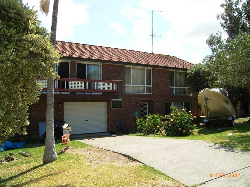 19 Burrawan Place, Forster NSW 2428