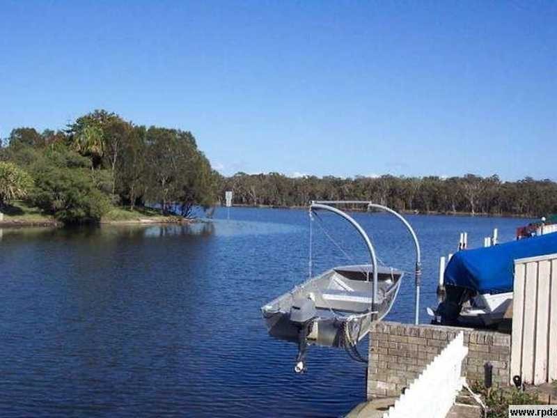 8 Wyuna Place, Forster NSW 2428