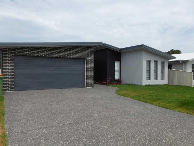 5 Massie Crescent, Tuncurry NSW 2428