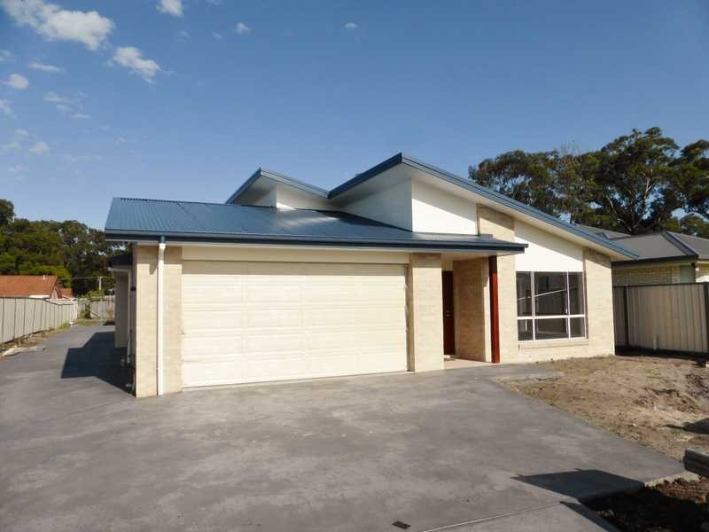 1/4 Tuncurry Street, Tuncurry NSW 2428