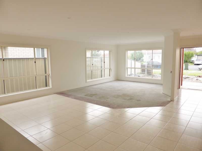 1/4 Tuncurry Street, Tuncurry NSW 2428