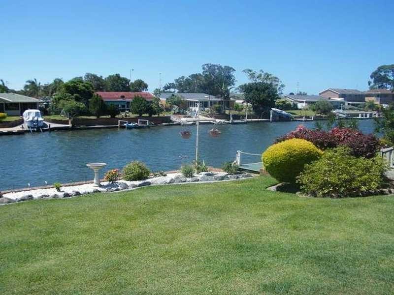 15 Friendship Key, Forster NSW 2428