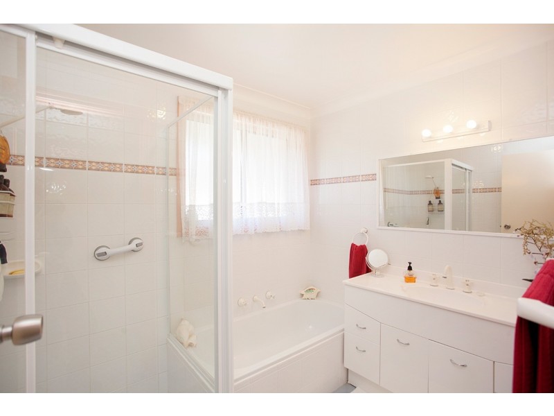 Villa 1/12 Oasis Parade, Tuncurry NSW 2428