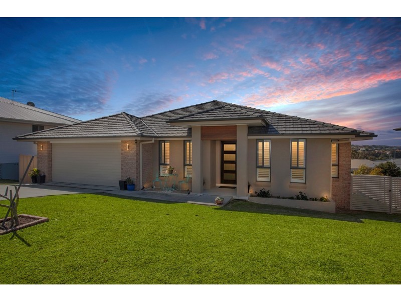 14 Greenview Drive, Black Head NSW 2430