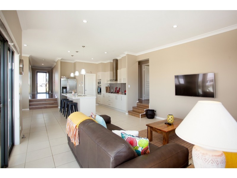 14 Greenview Drive, Black Head NSW 2430