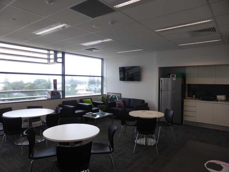 92-94 Manning St, Tuncurry NSW 2428