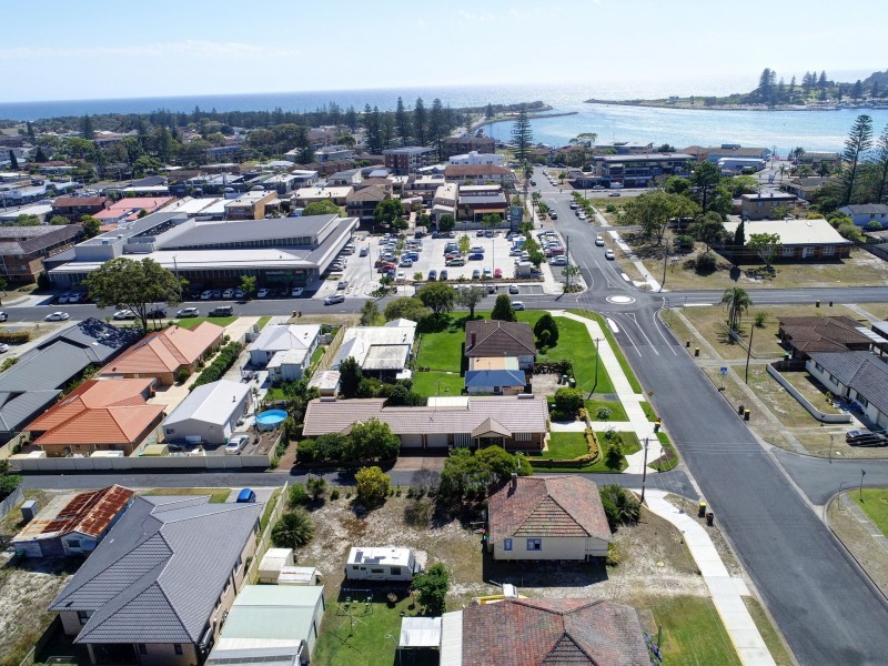11 Kent Street, Tuncurry NSW 2428