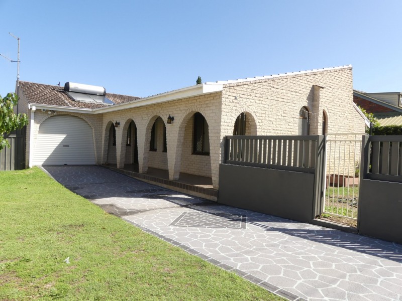 34 South St, Tuncurry NSW 2428