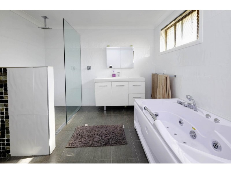 32 Kennewell Parade, Tuncurry NSW 2428