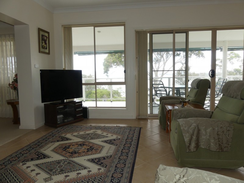 25 Green Point Drive, Green Point NSW 2428