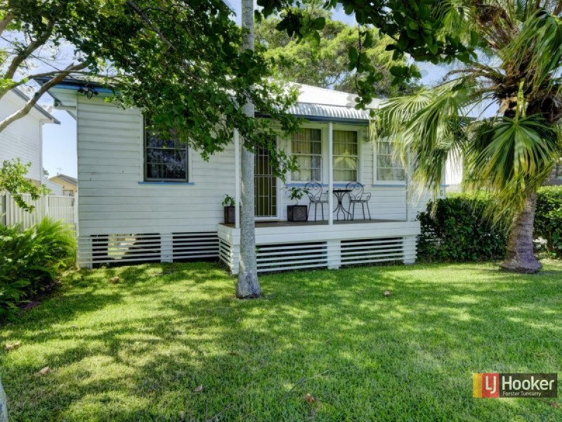 6 Baird Street, Tuncurry NSW 2428