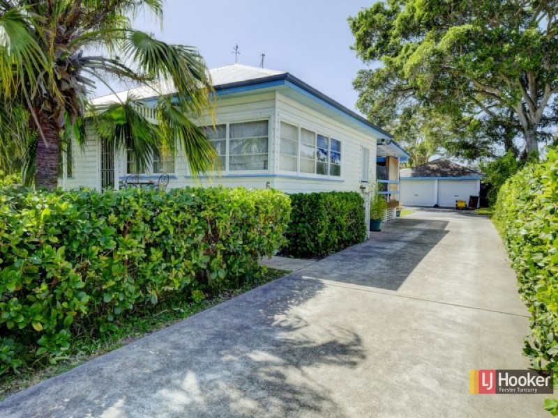 6 Baird Street, Tuncurry NSW 2428
