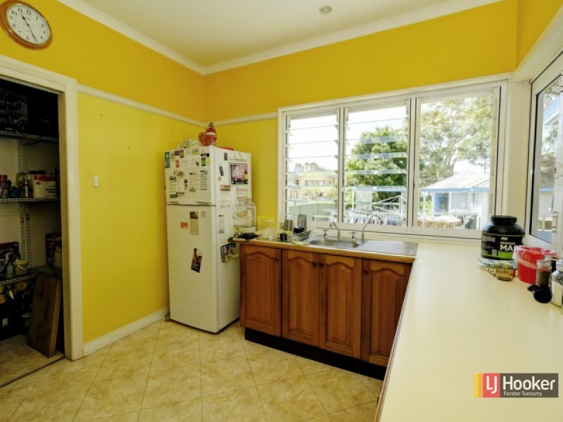 6 Baird Street, Tuncurry NSW 2428