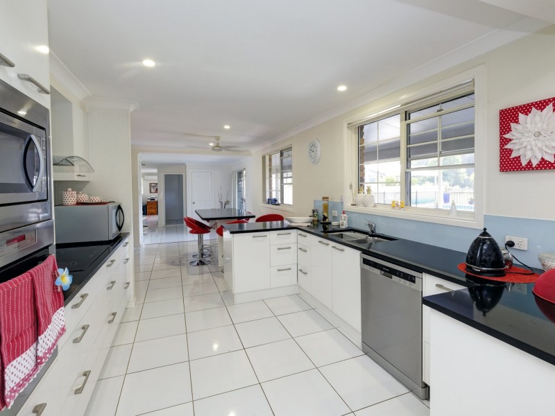 67 Oakview Drive, Hallidays Point NSW 2430