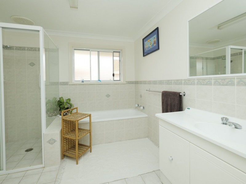 2/56 Amanda Crescent, Forster NSW 2428