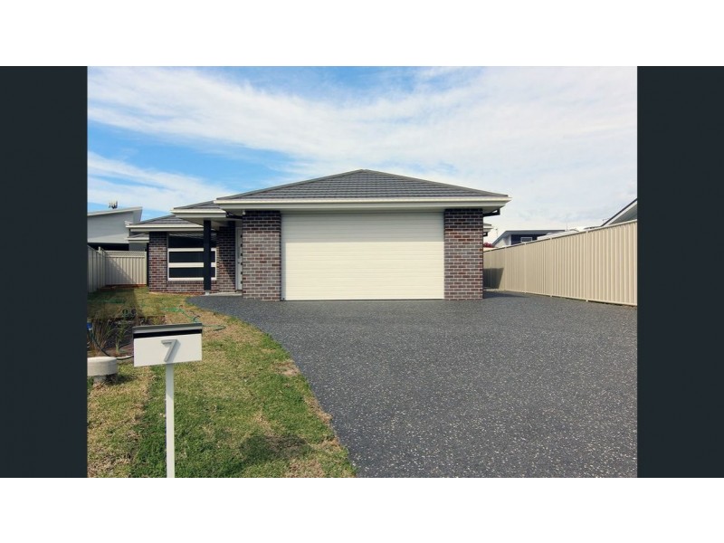 7 Colleena Place, Tuncurry NSW 2428