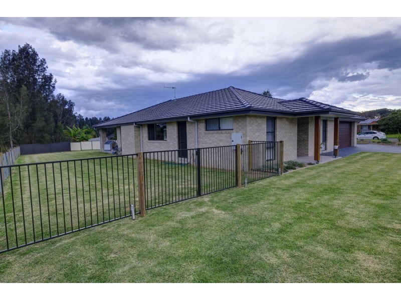1 Feutrill Close, Black Head NSW 2430