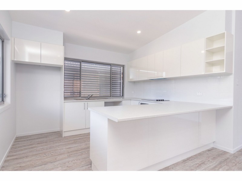 11 Seabreeze Parade, Green Point NSW 2428