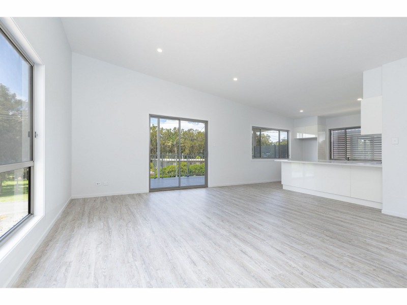 11 Seabreeze Parade, Green Point NSW 2428