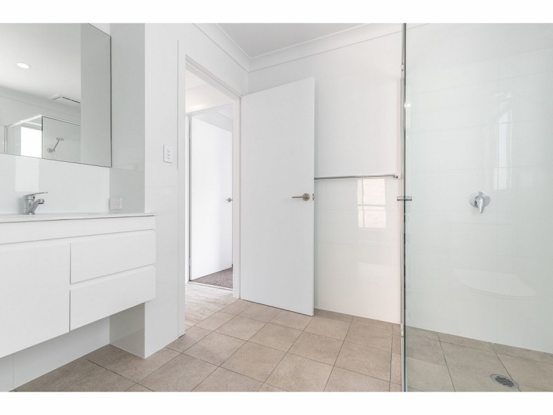 11 Seabreeze Parade, Green Point NSW 2428