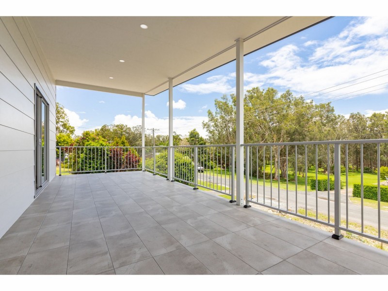 11 Seabreeze Parade, Green Point NSW 2428