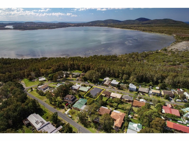 11 Seabreeze Parade, Green Point NSW 2428