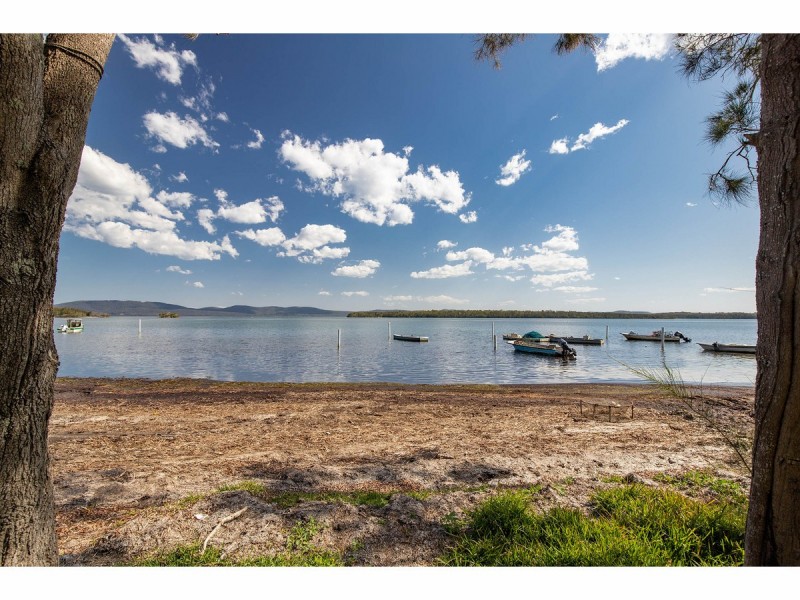 11 Seabreeze Parade, Green Point NSW 2428