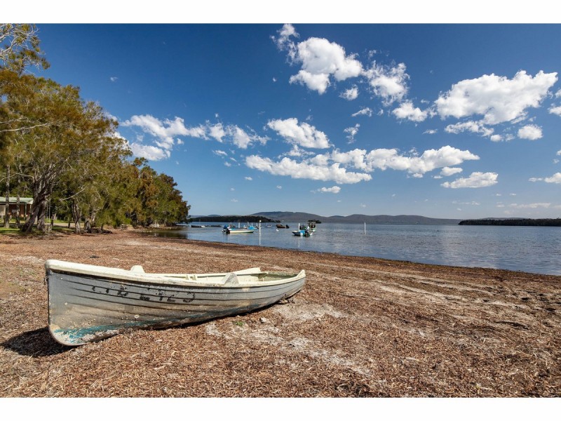 11 Seabreeze Parade, Green Point NSW 2428