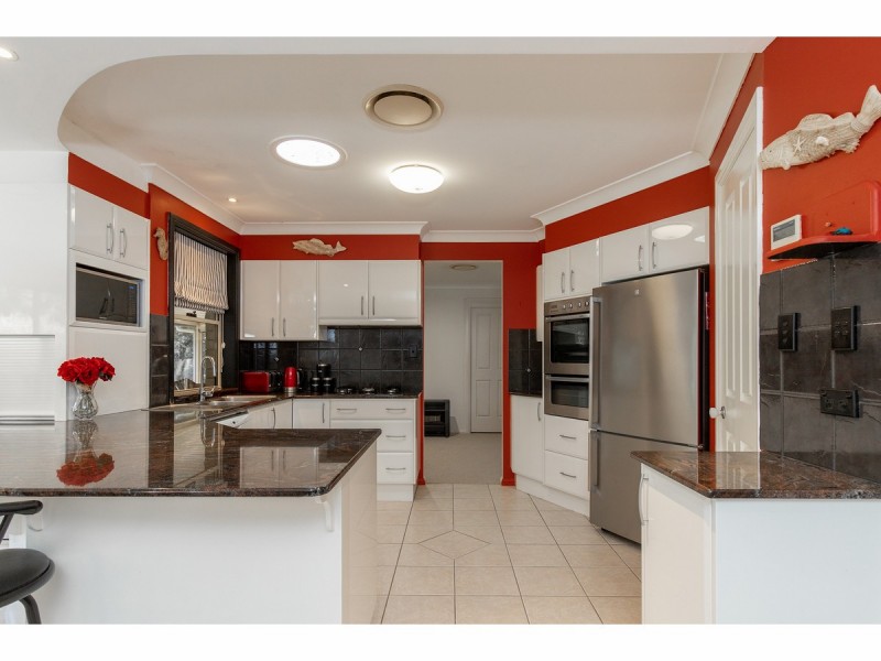 32 Tulloch Road, Tuncurry NSW 2428