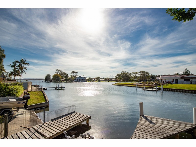 15 Rest Point Parade, Tuncurry NSW 2428