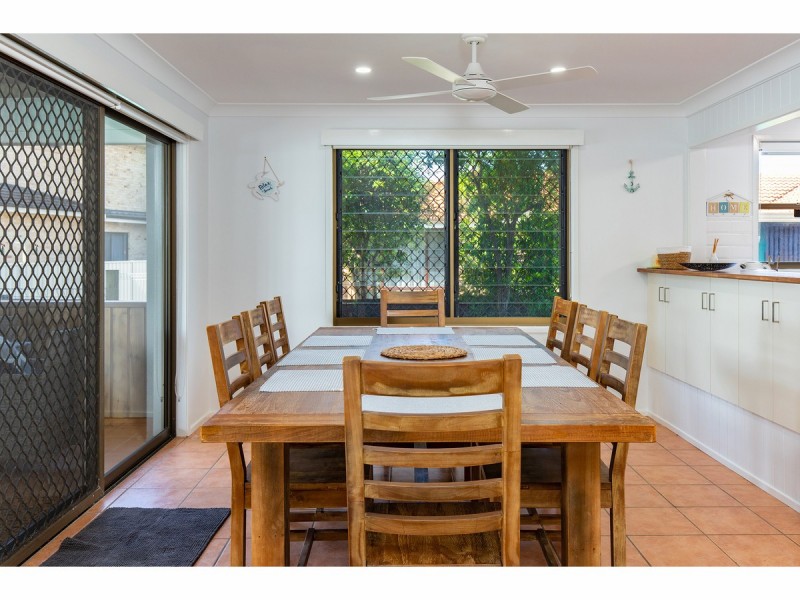 15 Rest Point Parade, Tuncurry NSW 2428