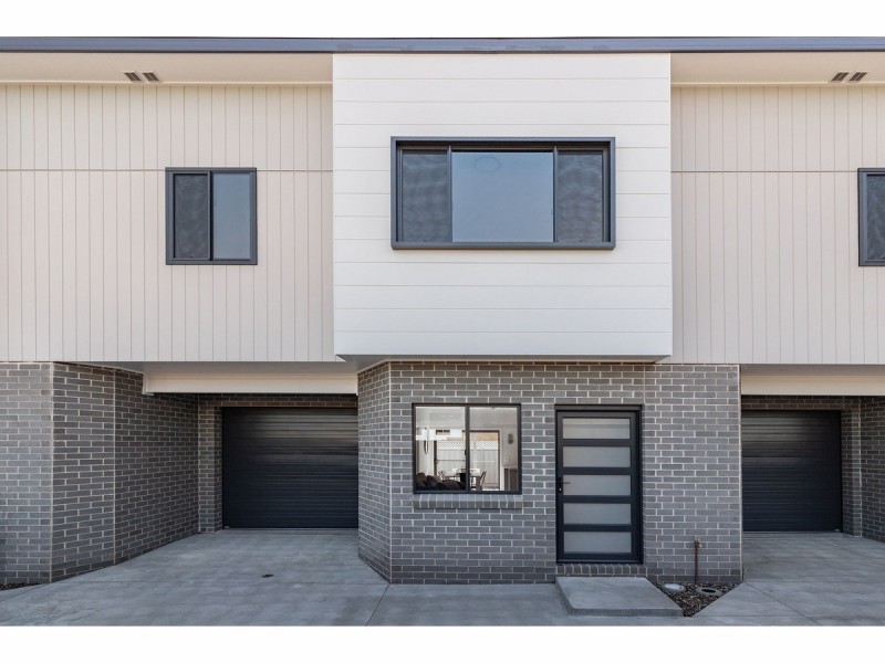 2/84 Macintosh Street, Forster NSW 2428