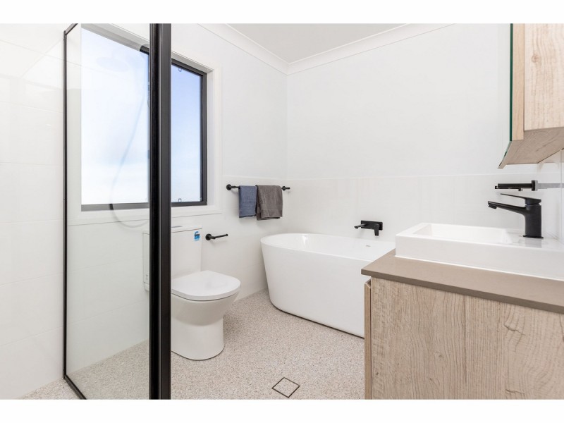 2/84 Macintosh Street, Forster NSW 2428