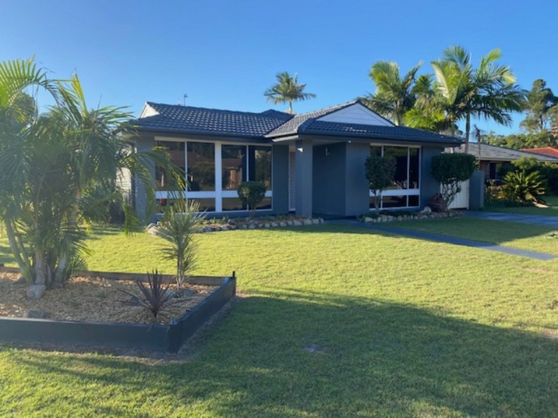 1 Royal Close, Forster NSW 2428