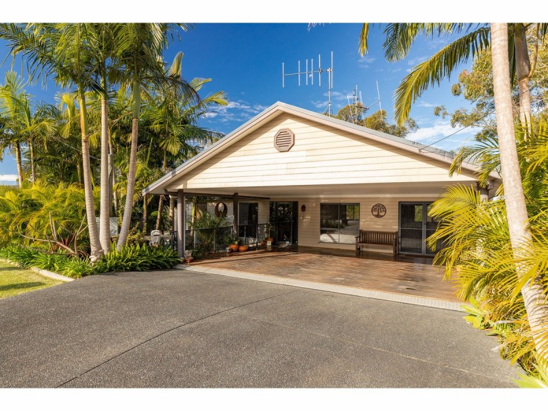 5 Gordon Crescent, Smiths Lake NSW 2428