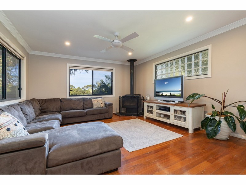 5 Gordon Crescent, Smiths Lake NSW 2428