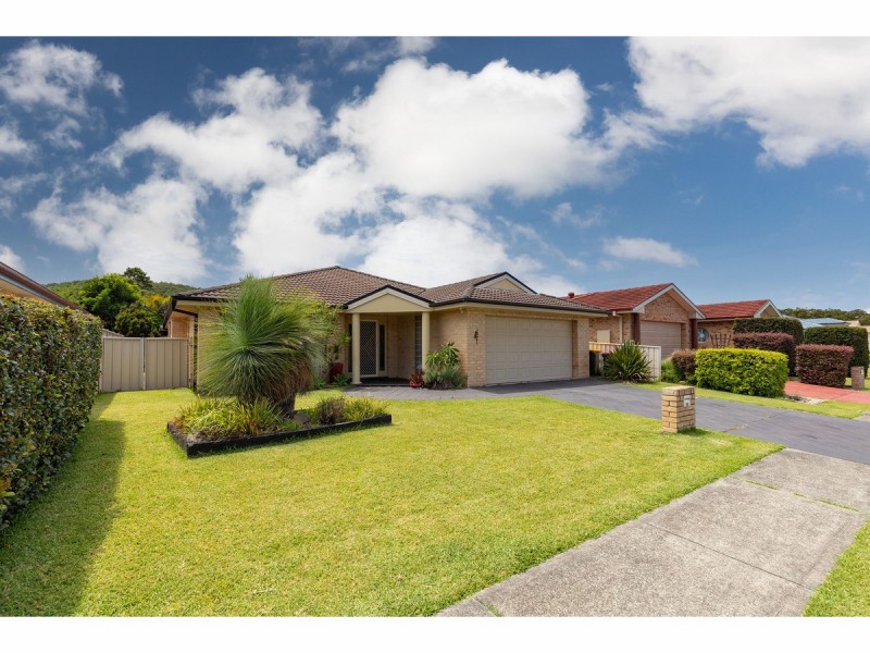 44 Wamara Crescent, Forster NSW 2428