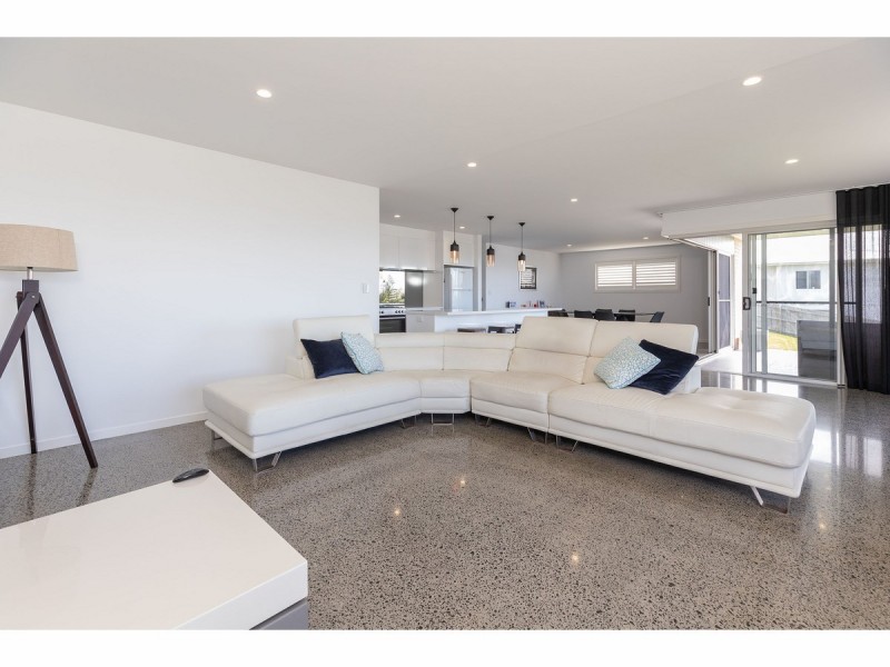 43 Scarborough Circuit, Red Head NSW 2430