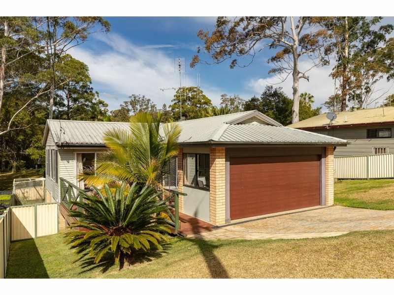 4 Charles Street, Smiths Lake NSW 2428