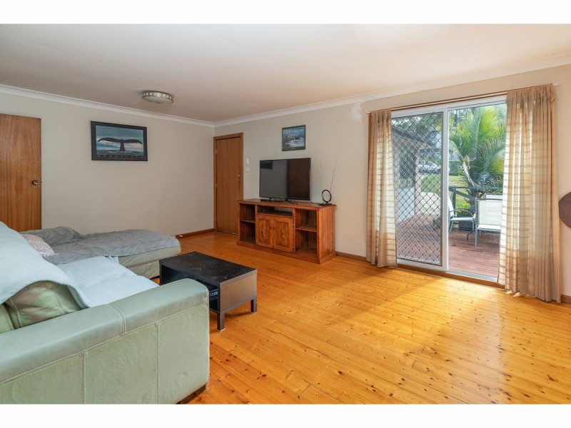 4 Charles Street, Smiths Lake NSW 2428