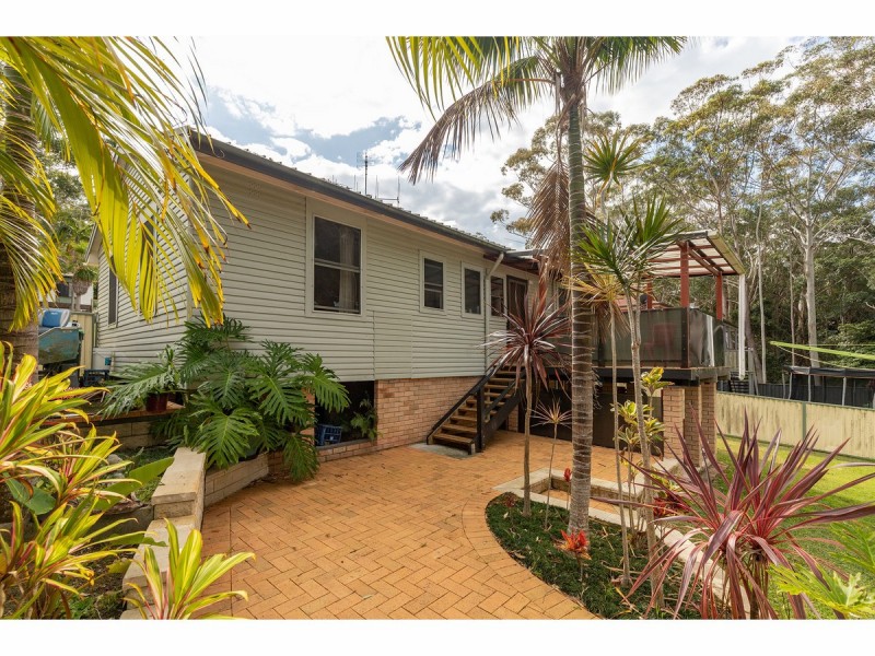 4 Charles Street, Smiths Lake NSW 2428