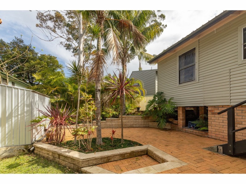 4 Charles Street, Smiths Lake NSW 2428