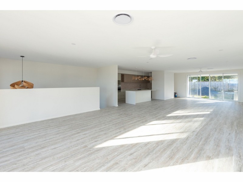 4 Silk Crescent, Diamond Beach NSW 2430