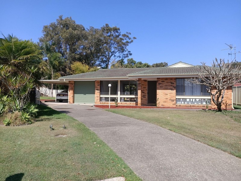 8 Endeavour Court, Forster NSW 2428