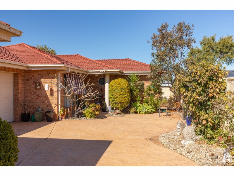2/18 Robur Court, Tuncurry NSW 2428