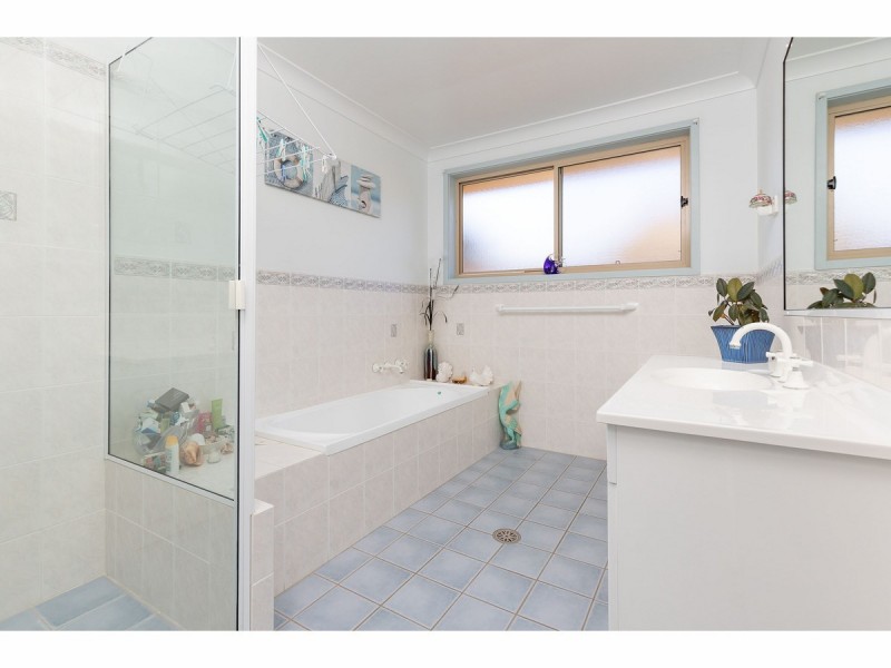 2/18 Robur Court, Tuncurry NSW 2428