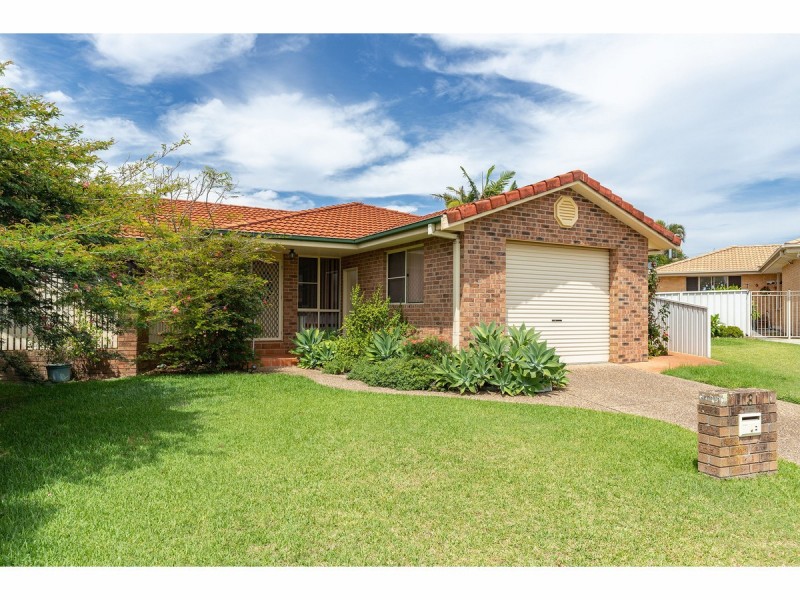 2/3 Paruna Court, Forster NSW 2428