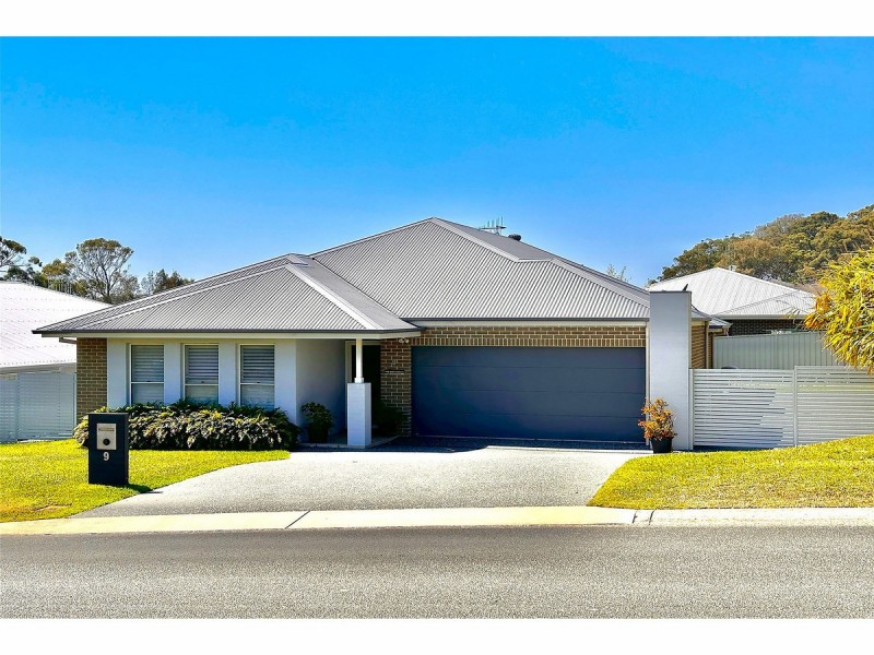 9 Hillside Terrace, Black Head NSW 2430
