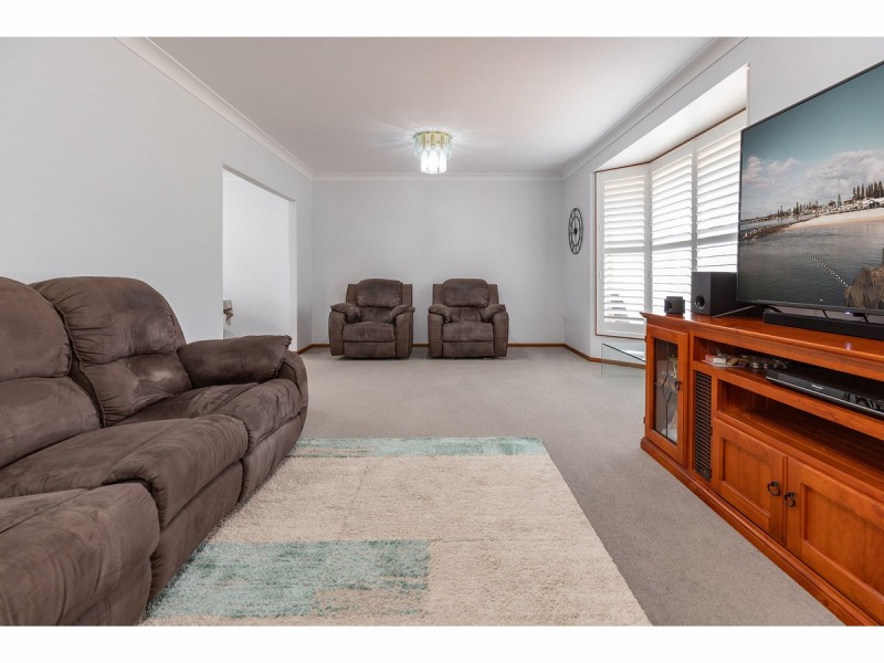 12 Flora Parade, Tuncurry NSW 2428