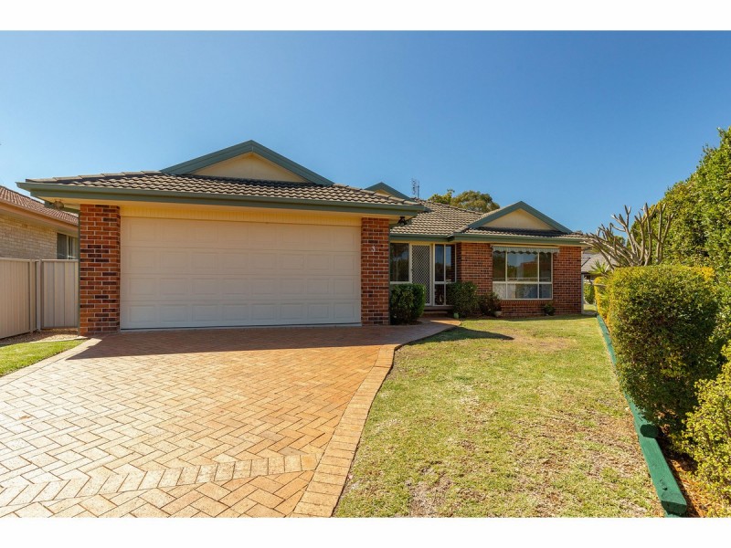 3 Bennett Place, Forster NSW 2428